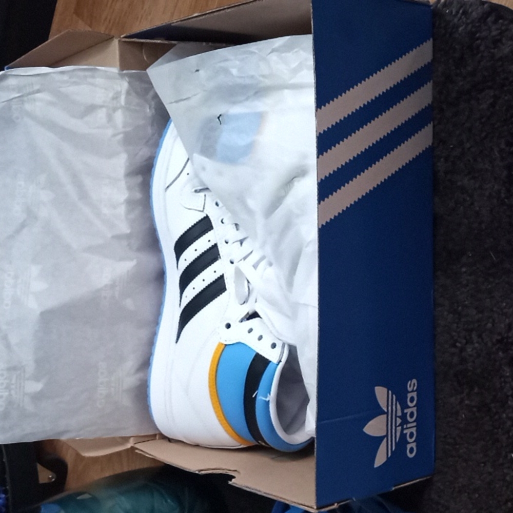 Adidas - Picture 7 of 7